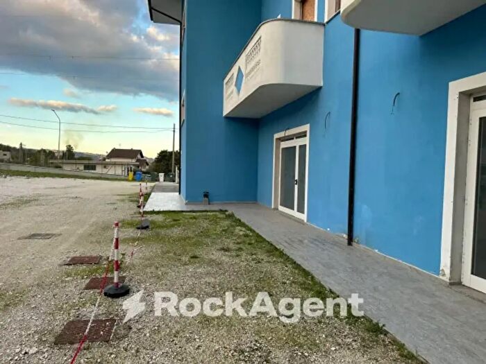 Appartamento quadrilocale in vendita in Via del Villino, Alanno