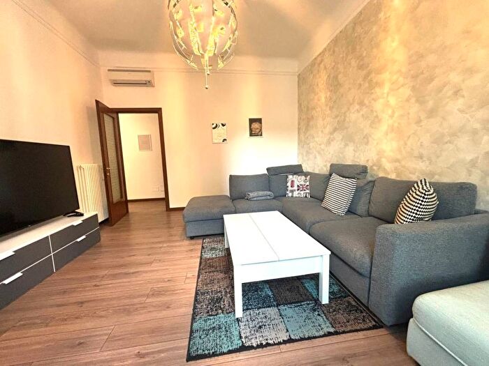 Appartamento trilocale in affitto in Piazzale Luigi Emanuele Corvetto, Corvetto, Milano