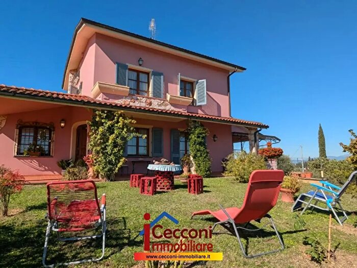 Casa con 8 locali in vendita in Cerreto Guidi