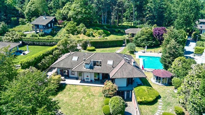 Casa con 18 locali in vendita in Via Monviso, Oleggio Castello