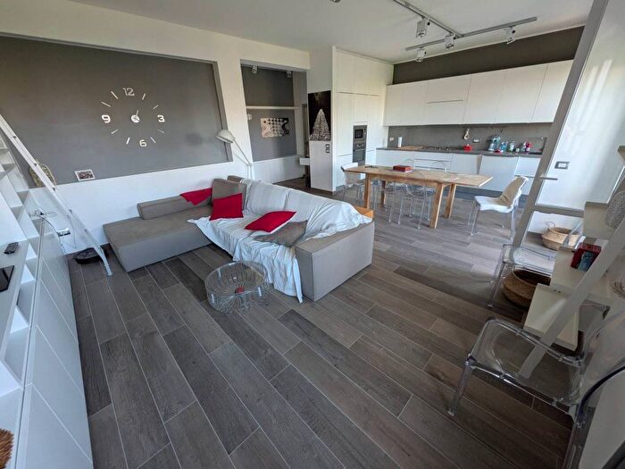 Appartamento quadrilocale in affitto in Viale Mario Pagano, Mare, Pesaro