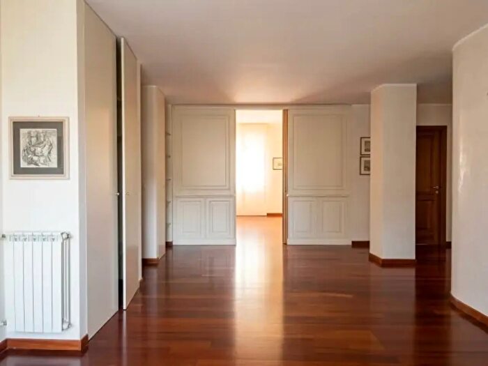 Appartamento con 5 locali in vendita in Via Friuli, Milano