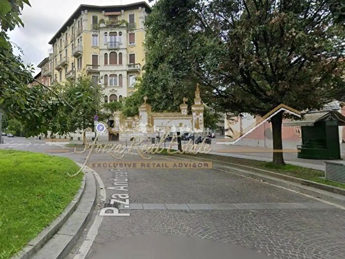 Appartamento trilocale in vendita in Via Mercalli, Milano