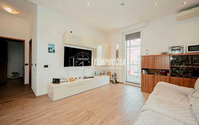 Appartamento quadrilocale in vendita in Via Pasubio, Vigevano