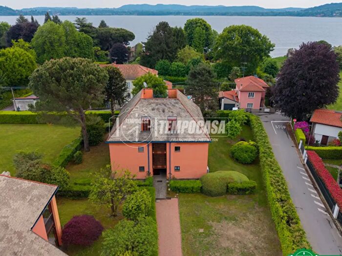 Appartamento trilocale in vendita in Via al Castello, Lesa