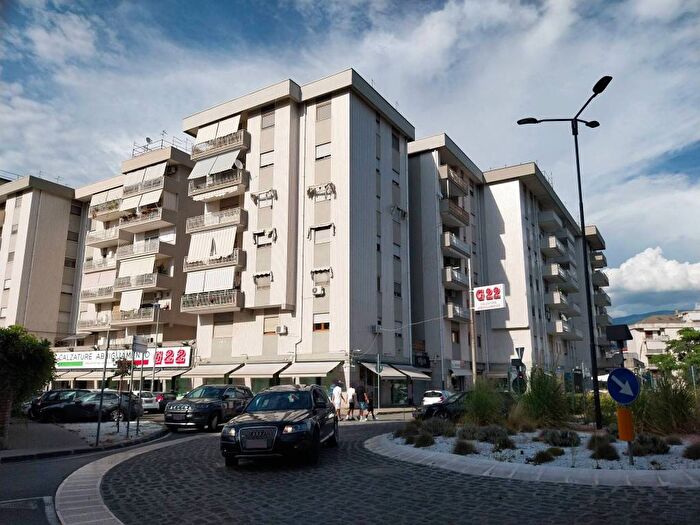 Appartamento con 5 locali in affitto in Via Guglielmo Marconi, Panebianco Tribunale, Cosenza