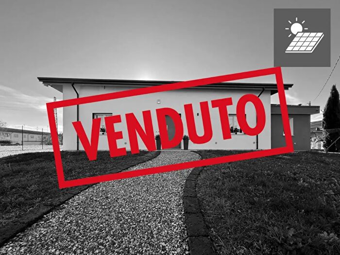 Casa trilocale in vendita in Via Chiamparuzzo, Palazzolo Dello Stella