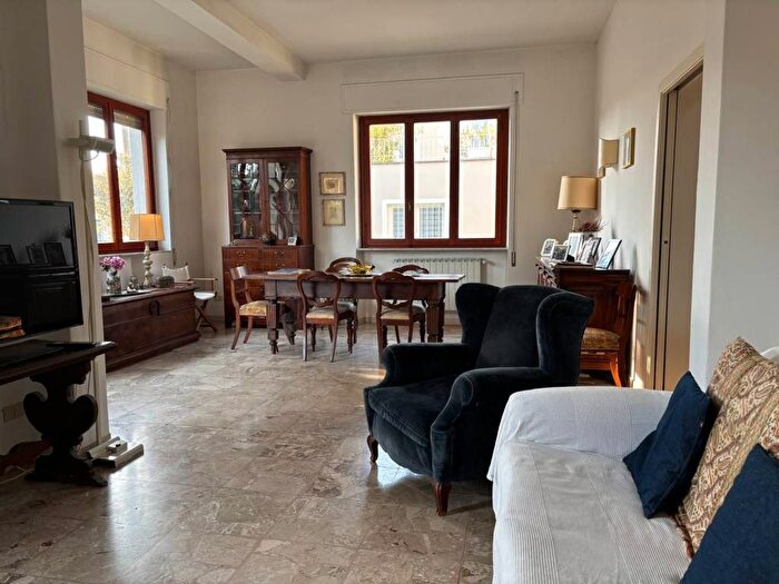 Casa con 6 locali in affitto in Lido di Camaiore, Camaiore