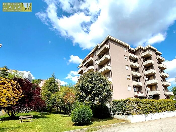 Appartamento con 5 locali in vendita in Via Andrea Bafile, Teramo