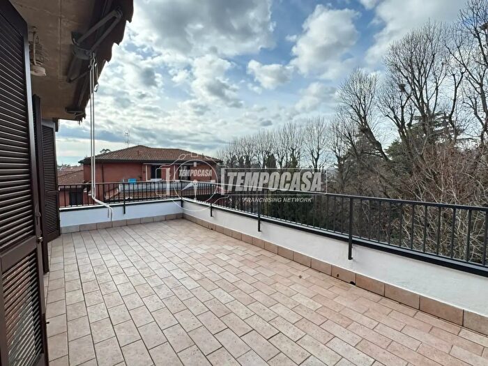 Appartamento trilocale in vendita in Via Monsignor Colombo, Merate