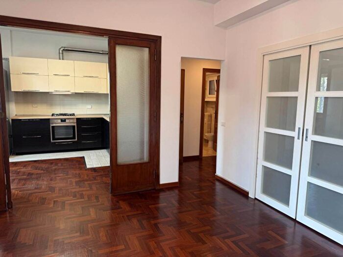 Appartamento con 6 locali in affitto in Via Nicolò Piccinni, Africano Villa Chigi, Roma