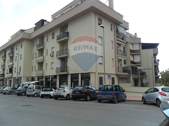 Appartamento con 5 locali in vendita in Via G Amico Valenti, Caltanissetta