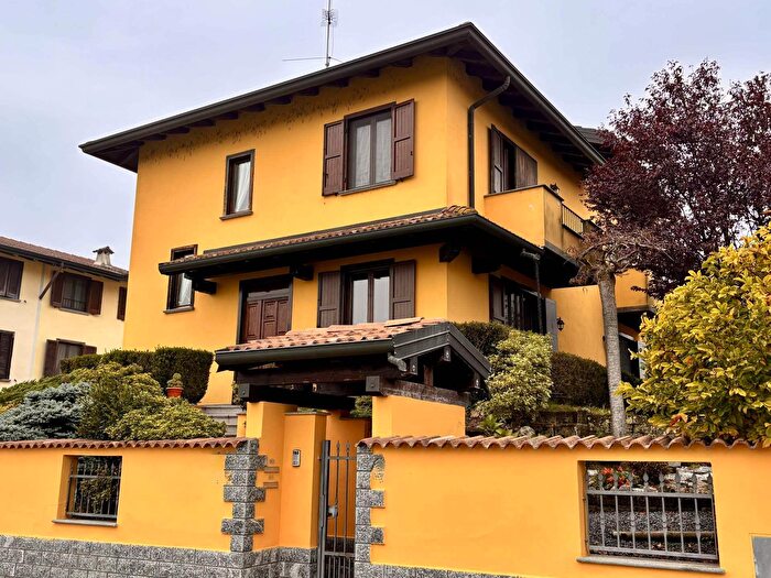 Casa con 6 locali in vendita in Gambolo