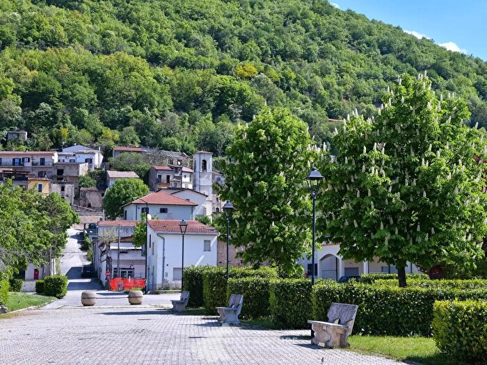 Appartamento con 5 locali in vendita in Via dello Sport, Borgorose
