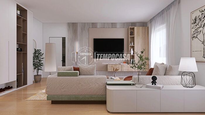 Appartamento trilocale in vendita in Via Emilia Est, Modena