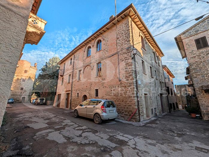 Appartamento trilocale in vendita in Via della Libertà, Deruta