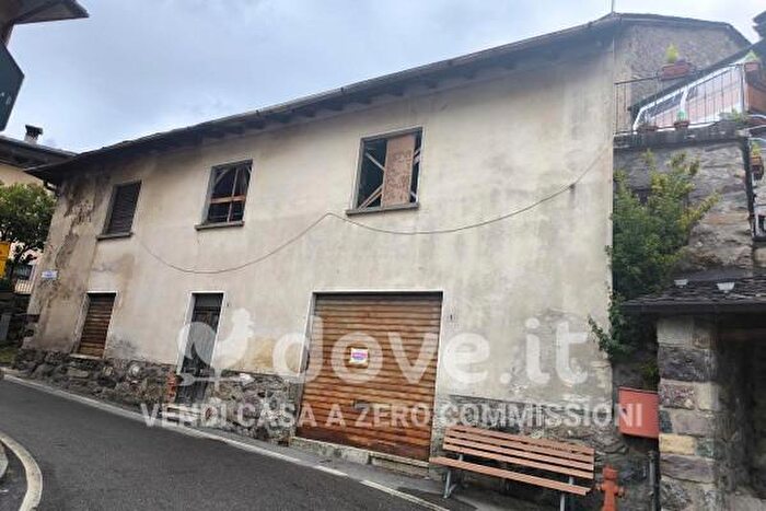 Casa quadrilocale in vendita in Piazza Trento, Gromo