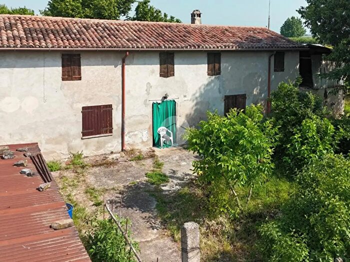 Casa con 6 locali in vendita in Via Griffe, Zevio