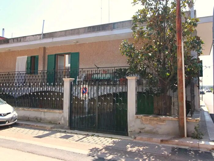 Casa con 6 locali in vendita in Cellamare