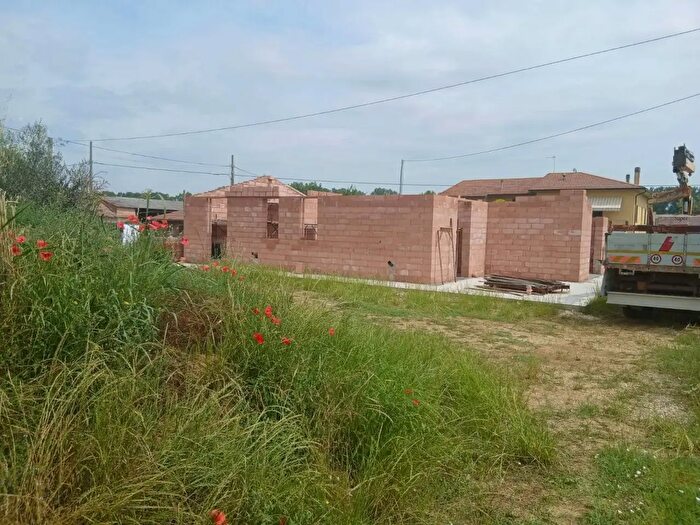 Casa con 5 locali in vendita in Bettona