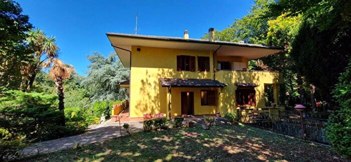 Casa con 7 locali in vendita in Via delle Cerquette Ariccia, Ariccia