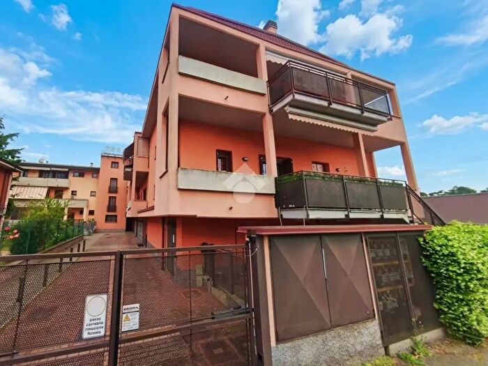 Appartamento trilocale in vendita in Via Fratelli Bandiera, Peschiera Borromeo