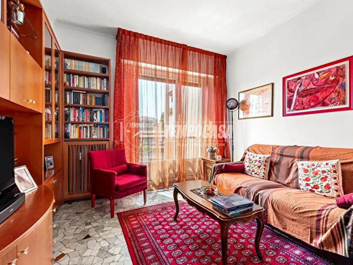 Appartamento trilocale in vendita in Via Marescalchi, Milano