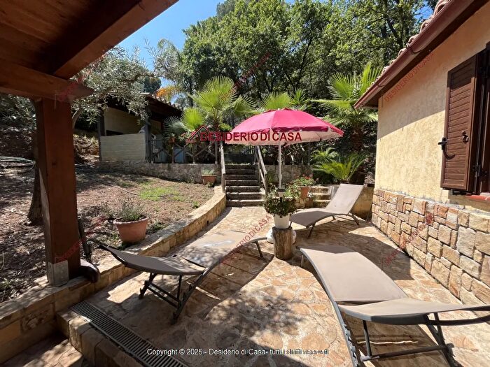 Casa quadrilocale in vendita in Gratteri