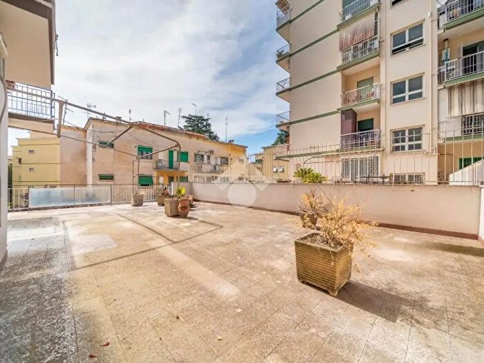 Appartamento trilocale in vendita in Viale della Serenissima, Roma