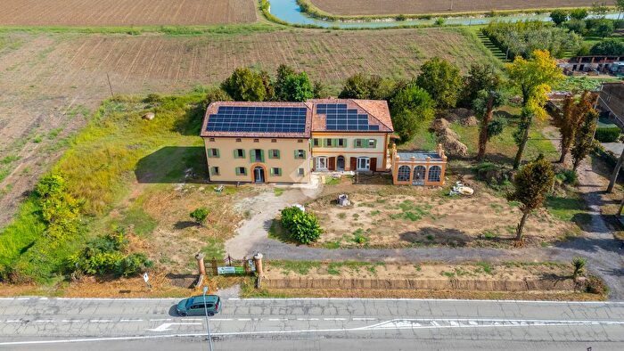 Casa quadrilocale in vendita in Via Ernesto Papazzoni, Cavezzo