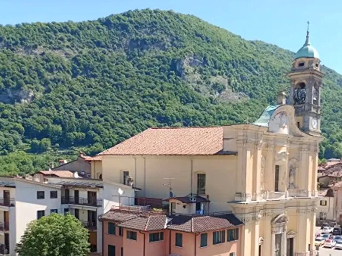 Appartamento trilocale in vendita in Canzo