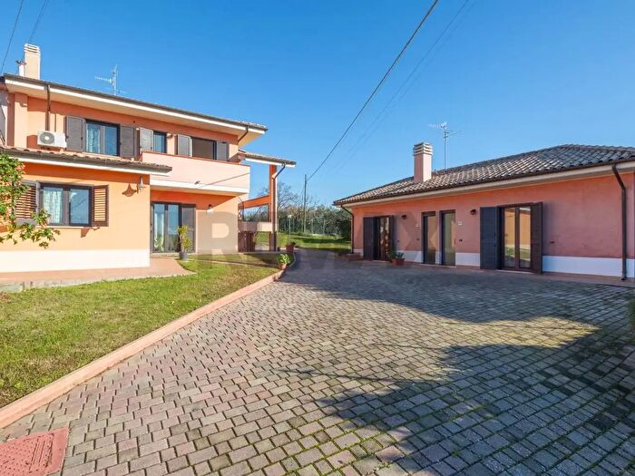 Casa con 7 locali in vendita in Contrada Piane, Francavilla Al Mare
