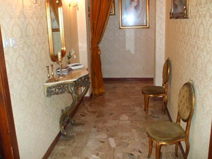 Appartamento con 5 locali in vendita in Via Montegrappa, Jesi