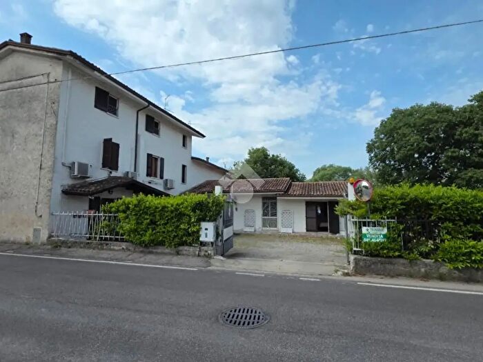 Casa con 9 locali in vendita in Via del Garda, Valeggio Sul Mincio