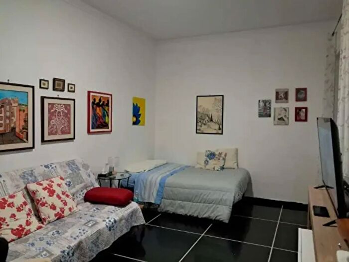 Appartamento trilocale in affitto in Via Quinto, Genova