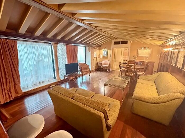 Appartamento quadrilocale in vendita in Via del Santo, Padova