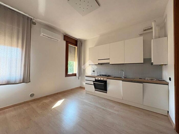 Appartamento bilocale in affitto in Via degli Alpini, Centro, Legnago