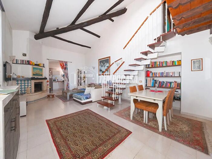 Appartamento trilocale in vendita in Via Cherasco, Roma