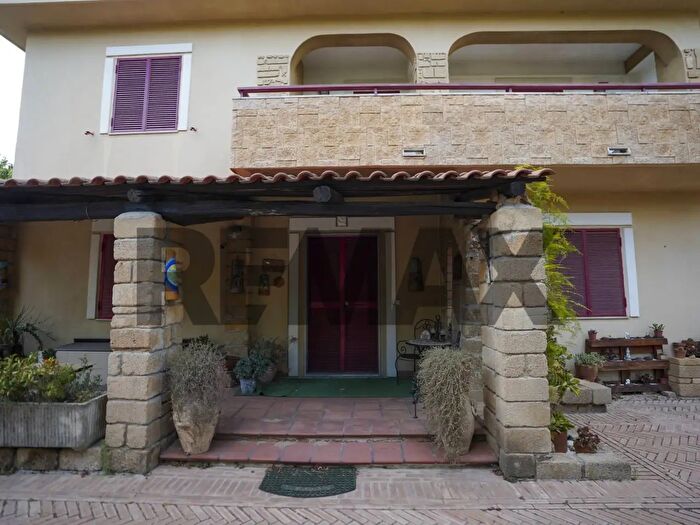 Casa con 8 locali in vendita in Via Nazioni Unite, Crotone