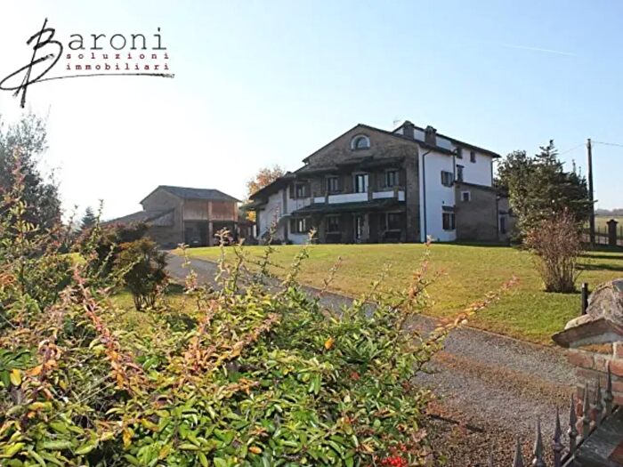 Casa con 6 locali in vendita in Via Camillo Benso di Cavour, Fidenza