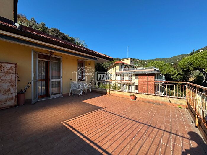 Appartamento bilocale in vendita in Via Antonio Mombello, Varazze