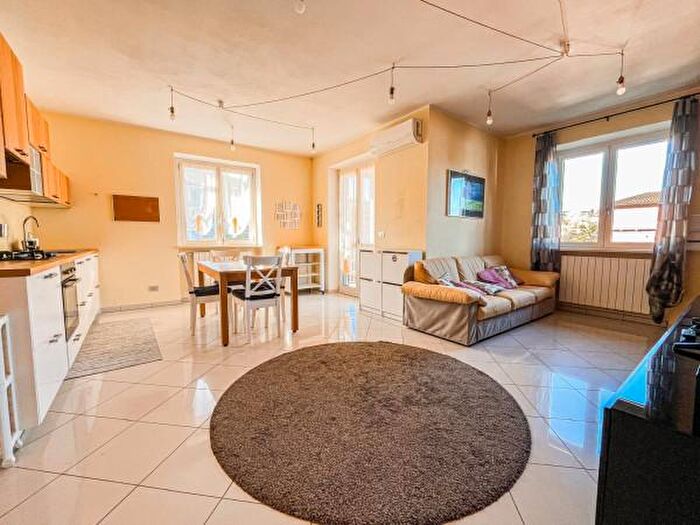 Appartamento trilocale in vendita in Via Monteu Roero, Canale