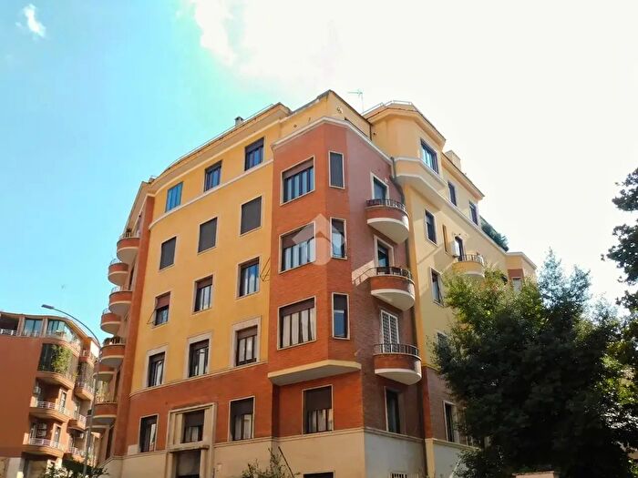 Appartamento con 5 locali in vendita in Via Domenico Chelini, Roma