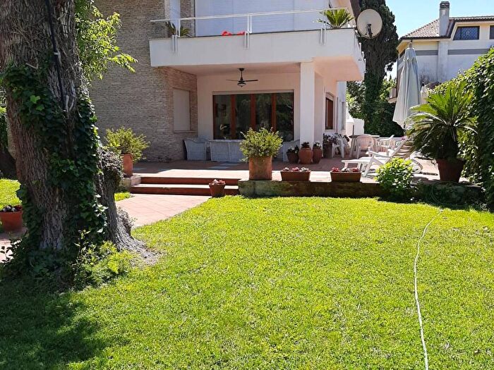 Casa con 6 locali in affitto in Via Marina di Pisa, Fregene, Fiumicino