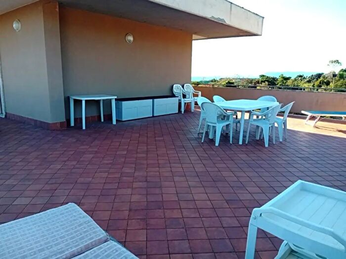 Casa con 6 locali in vendita in Montignoso
