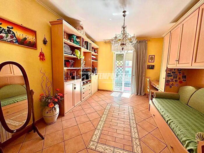 Appartamento trilocale in vendita in Via Vincenzo Ciardo, Napoli