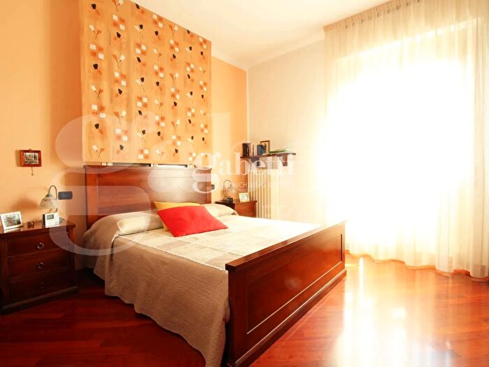 Appartamento quadrilocale in vendita in Via Pasteur, Bologna