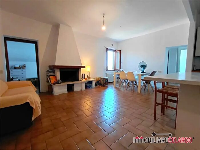 Appartamento con 5 locali in vendita in Colle Di Val D'Elsa