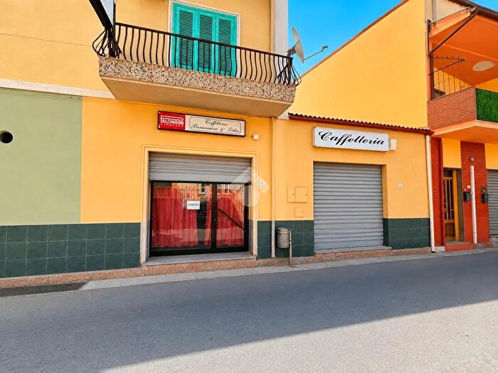 Appartamento bilocale in vendita in Via Piazza Garibaldi, Uta