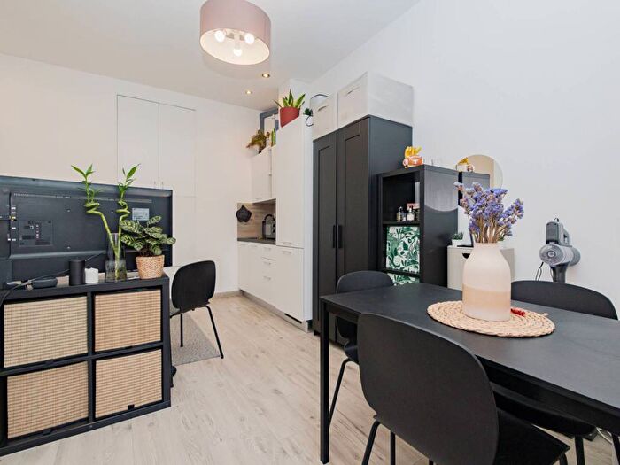 Appartamento monolocale in affitto in Via Cola Montano, Isola, Milano